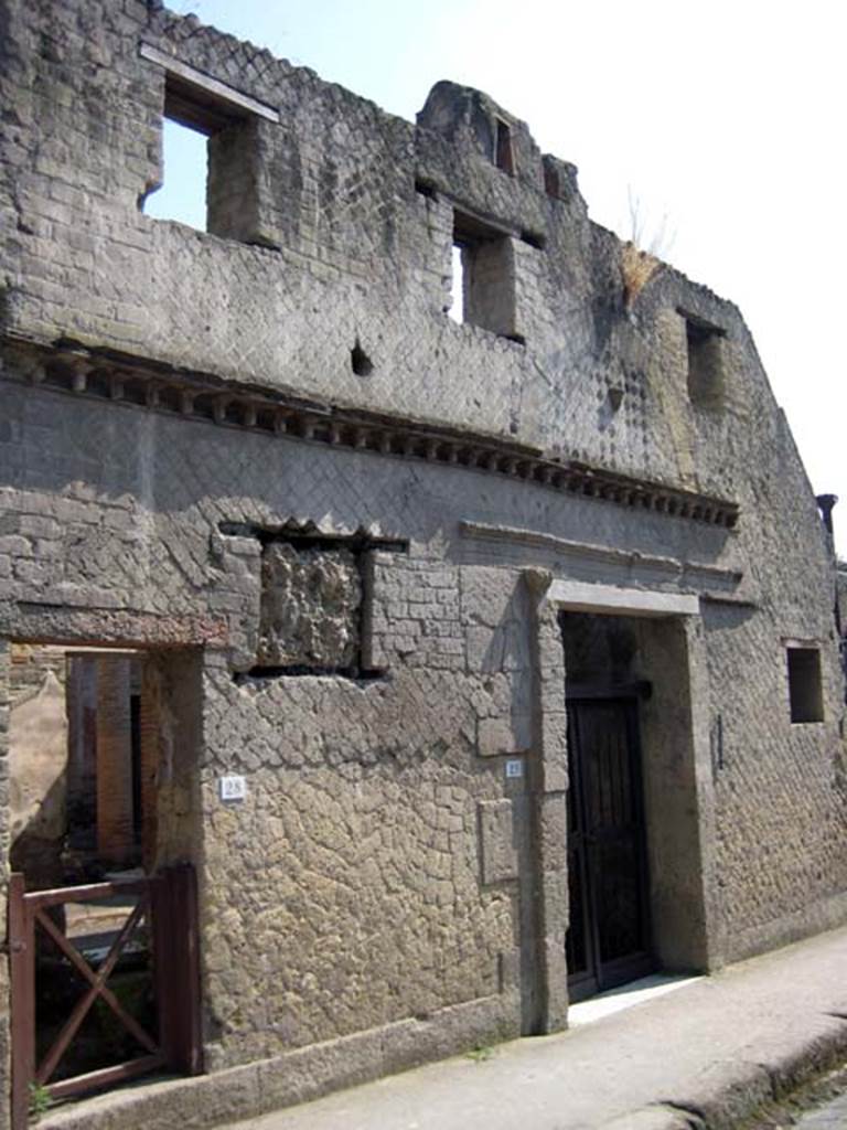VI.28, on left, Herculaneum. July 2009. Entrance doorways, looking south towards VI.29 doorway. Photo courtesy of Sera Baker.